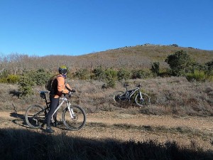 Fran con la peña del águila al fondo.