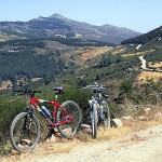 Subiendo al Cancho de la Muela, al fondo Peña Negra